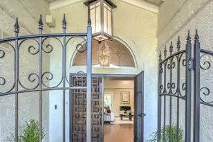 7337 E Echo Ln, Scottsdale, AZ 85258 - Photo 3