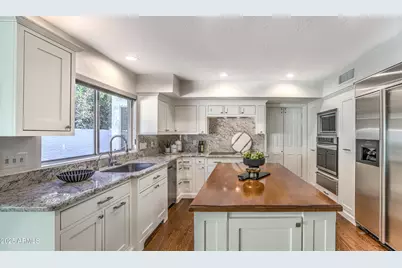 7337 E Echo Lane, Scottsdale, AZ 85258 - Photo 17