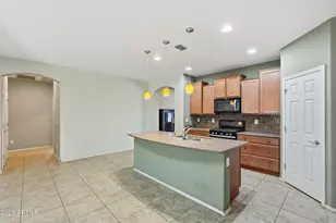 17517 W Pinnacle Vis Dr, Surprise, AZ 85387 - Photo 9