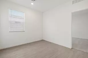 32968 N Vineyard Ave, San Tan Valley, AZ 85143 - Photo 9