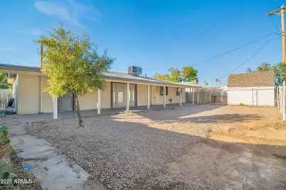 5827 W Rosewood Lane, Phoenix, AZ 85031 - Photo 17