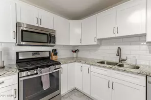 8311 E MacKenzie Dr, Scottsdale, AZ 85251 - Photo 9