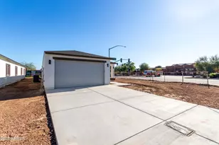 10607 N 81st Ave, Peoria, AZ 85345 - Photo 3