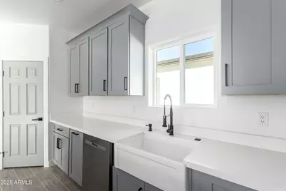 10607 N 81st Avenue, Peoria, AZ 85345 - Photo 7