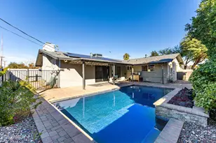 2402 N 37th St, Phoenix, AZ 85008 - Photo 3