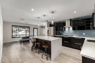 2402 N 37th St, Phoenix, AZ 85008 - Photo 3