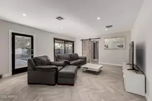 2402 N 37th St, Phoenix, AZ 85008 - Photo 9