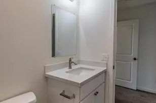 1135 E Chipman Rd, Phoenix, AZ 85040 - Photo 9