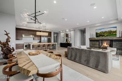 2 Biltmore Estate #207, Phoenix, AZ 85016 - Photo 9