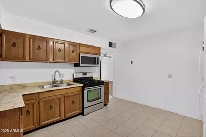 7649 W Mitchell Drive, Phoenix, AZ 85033 - Photo 7