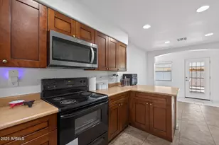 129 W Ian Dr, Phoenix, AZ 85041 - Photo 7