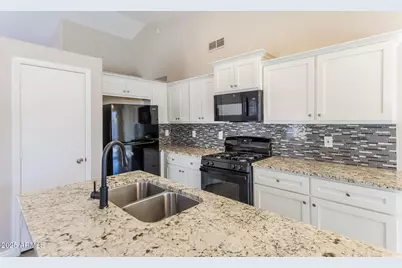 8833 W Monte Vista Road, Phoenix, AZ 85037 - Photo 5