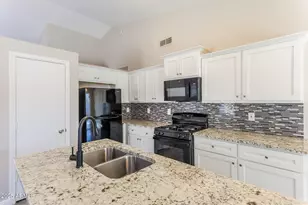 8833 W Monte Vista Rd, Phoenix, AZ 85037 - Photo 5