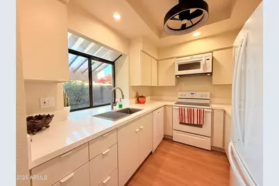 5640 E Bell Road #1010, Scottsdale, AZ 85254 - Photo 9