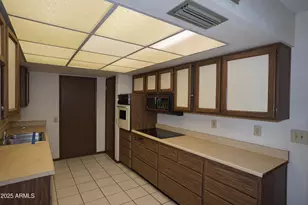 9803 W Pebble Beach Dr, Sun City, AZ 85351 - Photo 15