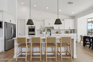 576 E Tanglewood Trl, Phoenix, AZ 85085 - Photo 9