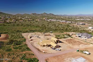 576 E Tanglewood Trl, Phoenix, AZ 85085 - Photo 23