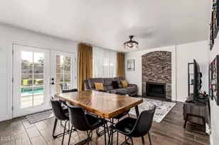 729 E Glenhaven Dr, Phoenix, AZ 85048 - Photo 9