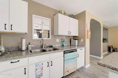 13801 W Ironwood Street, Surprise, AZ 85374 - Photo 9