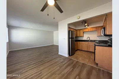 1702 W Tuckey Lane #Unit 231, Phoenix, AZ 85015 - Photo 3