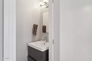 2055 W Windsor Ave, Phoenix, AZ 85009 - Photo 17