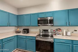 2925 E Dunbar Dr, Phoenix, AZ 85042 - Photo 11