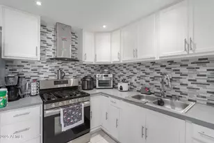 7136 W Westview Dr, Phoenix, AZ 85033 - Photo 9