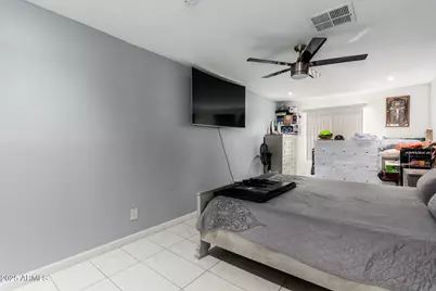 7136 W Westview Drive, Phoenix, AZ 85033 - Photo 13