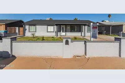 7136 W Westview Drive, Phoenix, AZ 85033 - Photo 1