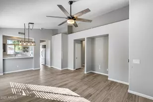 4043 W Desert Hollow Dr, Phoenix, AZ 85083 - Photo 9