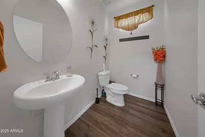 2546 N 73rd Drive, Phoenix, AZ 85035 - Photo 11