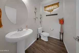 2546 N 73rd Dr, Phoenix, AZ 85035 - Photo 11