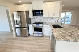 20031 N 18th Dr, Phoenix, AZ 85027 - Photo 9