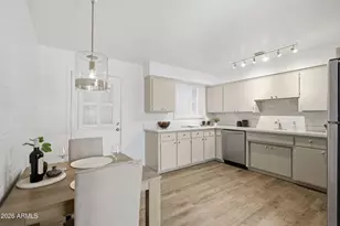 4102 E Calle Redonda, Phoenix, AZ 85018 - Photo 9