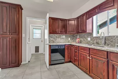 3302 E Pinchot Avenue #9, Phoenix, AZ 85018 - Photo 7