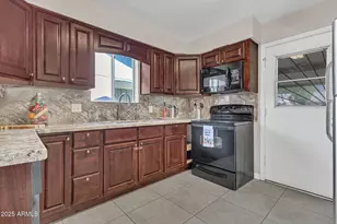 3302 E Pinchot Ave, Phoenix, AZ 85018 - Photo 5