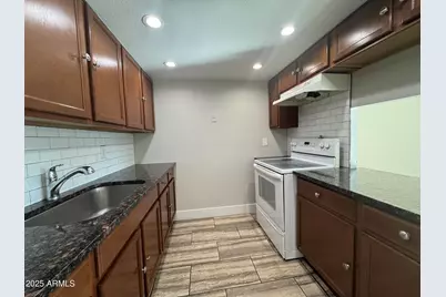 6814 N 35th Avenue #D, Phoenix, AZ 85017 - Photo 1