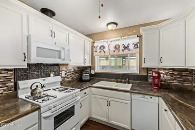 10925 W Cherry Hills Drive W, Sun City, AZ 85351 - Photo 17