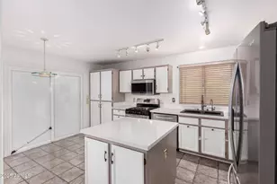 955 W Cooley Dr, Gilbert, AZ 85233 - Photo 11