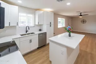 8539 N 30th Dr, Phoenix, AZ 85051 - Photo 9