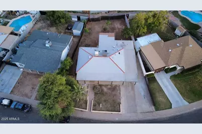 8539 N 30th Drive, Phoenix, AZ 85051 - Photo 9