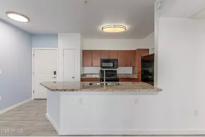 5302 E Van Buren Street #2015, Phoenix, AZ 85008 - Photo 9