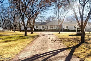 327 E Quarterhorse Ln E, Camp Verde, AZ 86322 - Photo 3