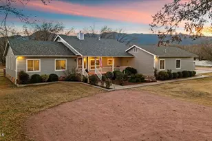 327 E Quarterhorse Ln E, Camp Verde, AZ 86322 - Photo 1