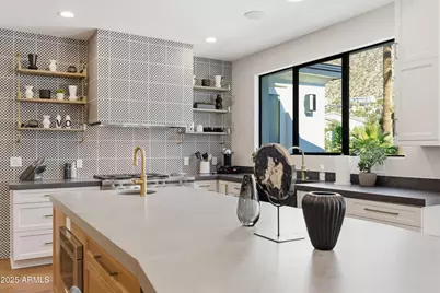 4601 N Royal View Drive, Phoenix, AZ 85018 - Photo 15