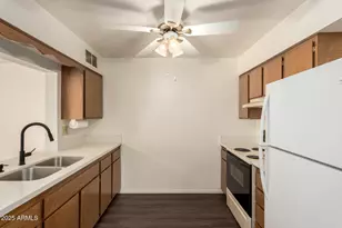 10851 W Santa Fe Dr, Sun City, AZ 85351 - Photo 13