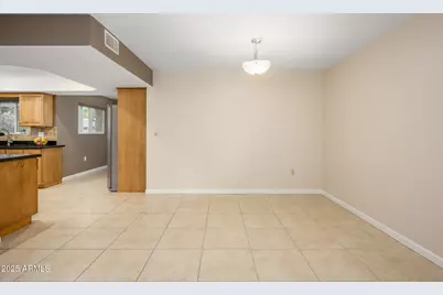 10412 W Roundelay Circle S, Sun City, AZ 85351 - Photo 7