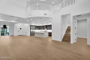 3918 E Crittenden Ln, Phoenix, AZ 85018 - Photo 11