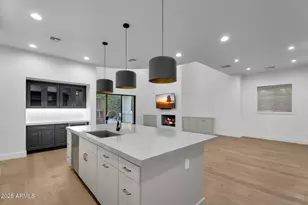 3918 E Crittenden Ln, Phoenix, AZ 85018 - Photo 7