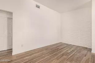 5926 W Rose Ln, Glendale, AZ 85301 - Photo 9